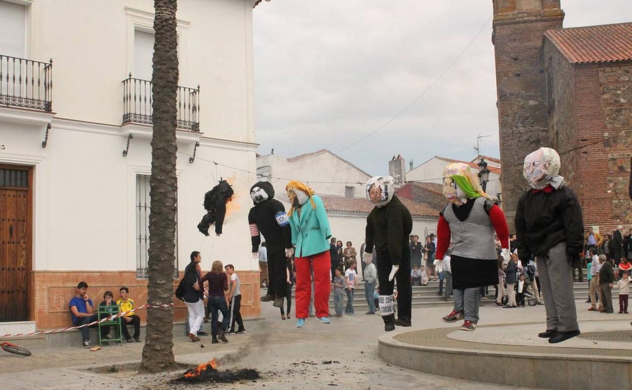 Quema de Judas el Domingo de Resurrección en Monesterio, años anteriores 