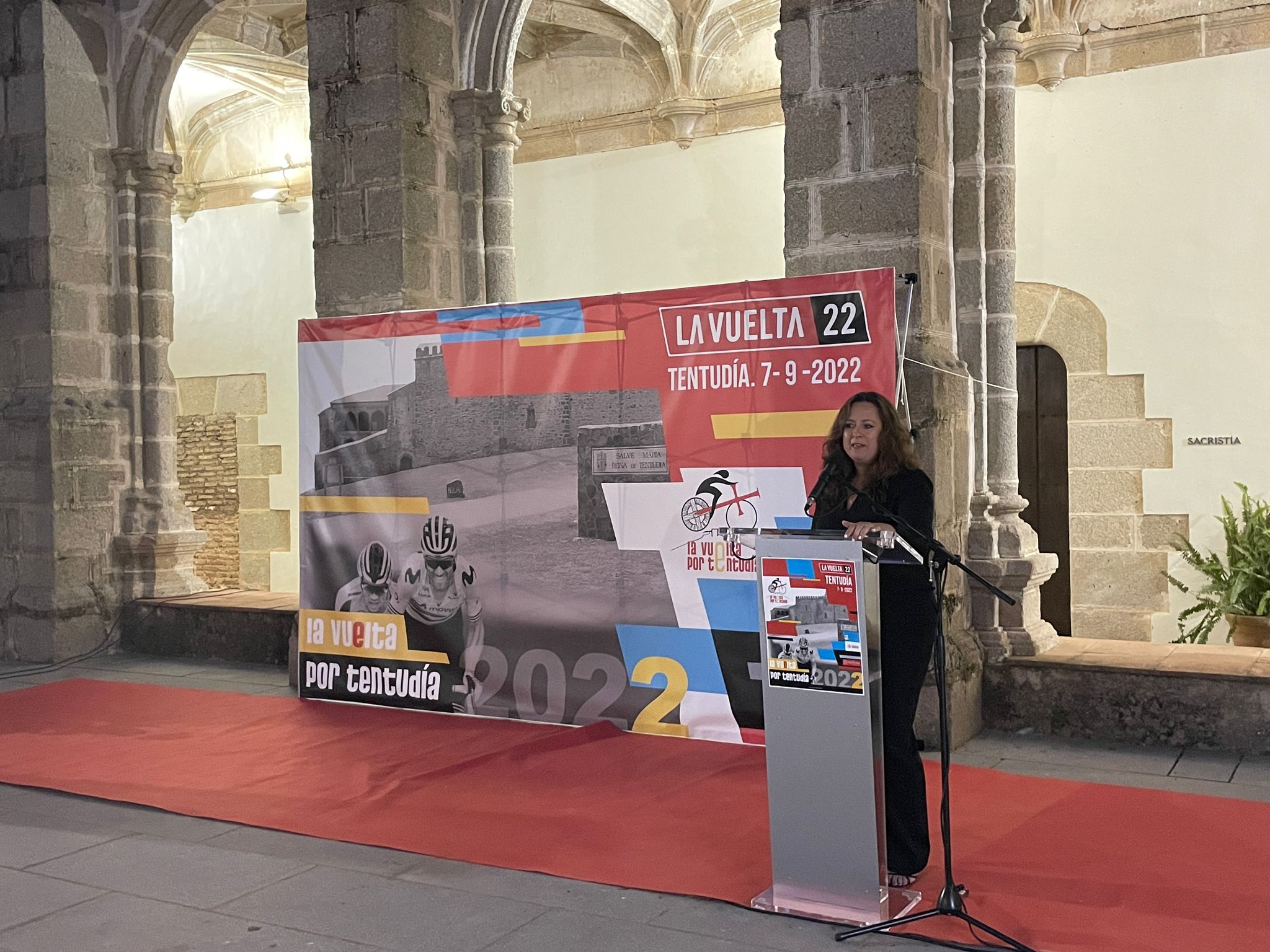 Mercedes Díaz, alcaldesa de Calera de León y presidenta de la Mancomunidad de Tentudía, en la presentación del logo oficial. 