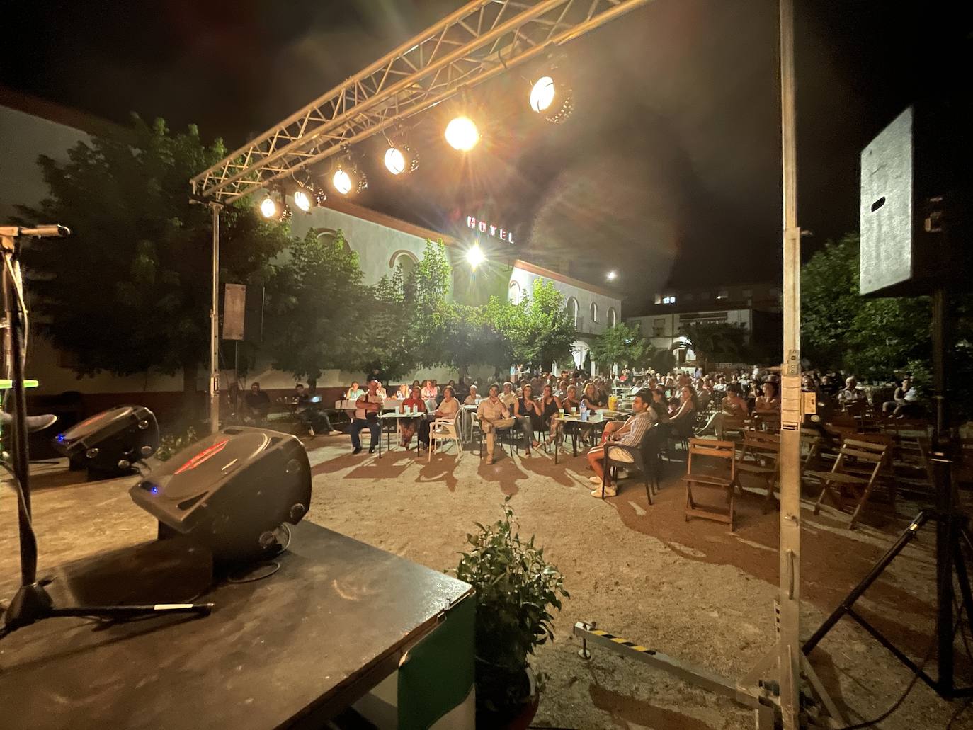 El buen ambiente y la leve bajada de temperaturas hicieron que la velada flamenca fuera muy agradable