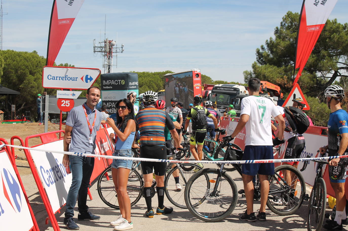 Ambiente en la subida a Tentudía