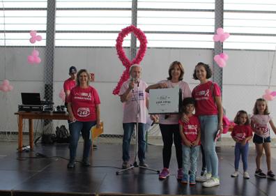 Imagen secundaria 1 - Algunos momentos de la llegada de la marcha al Pabellón de Cristales 