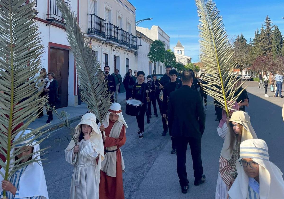 Los más pequeños se vistieron de hebreos el Domingo de Ramos para dar comienzo a la Semana Santa en Moneserio
