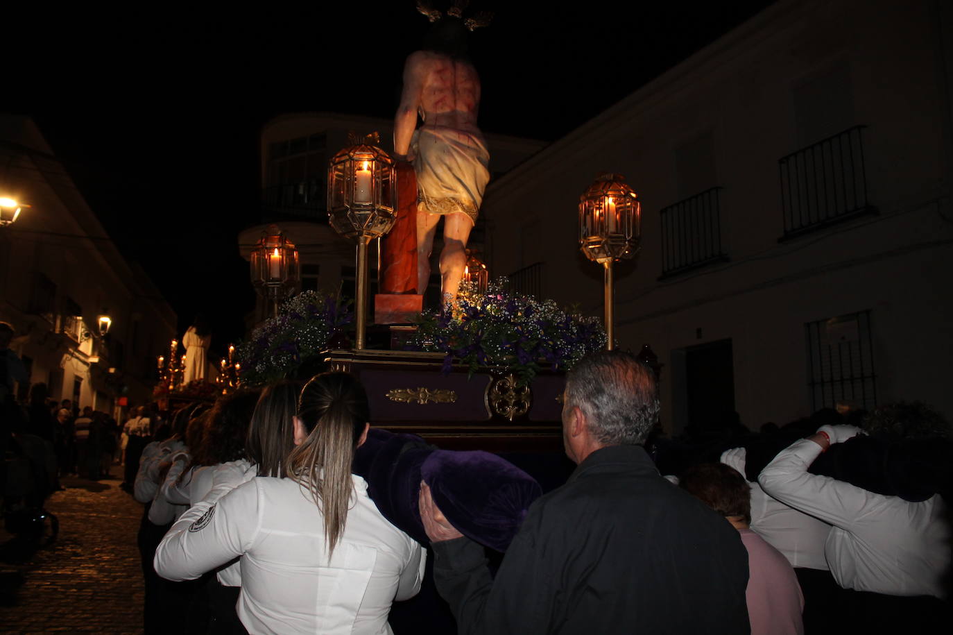 La mujeres vuelven a ser los pies y los ojos del Cautivo y del Amarrado a la Columna