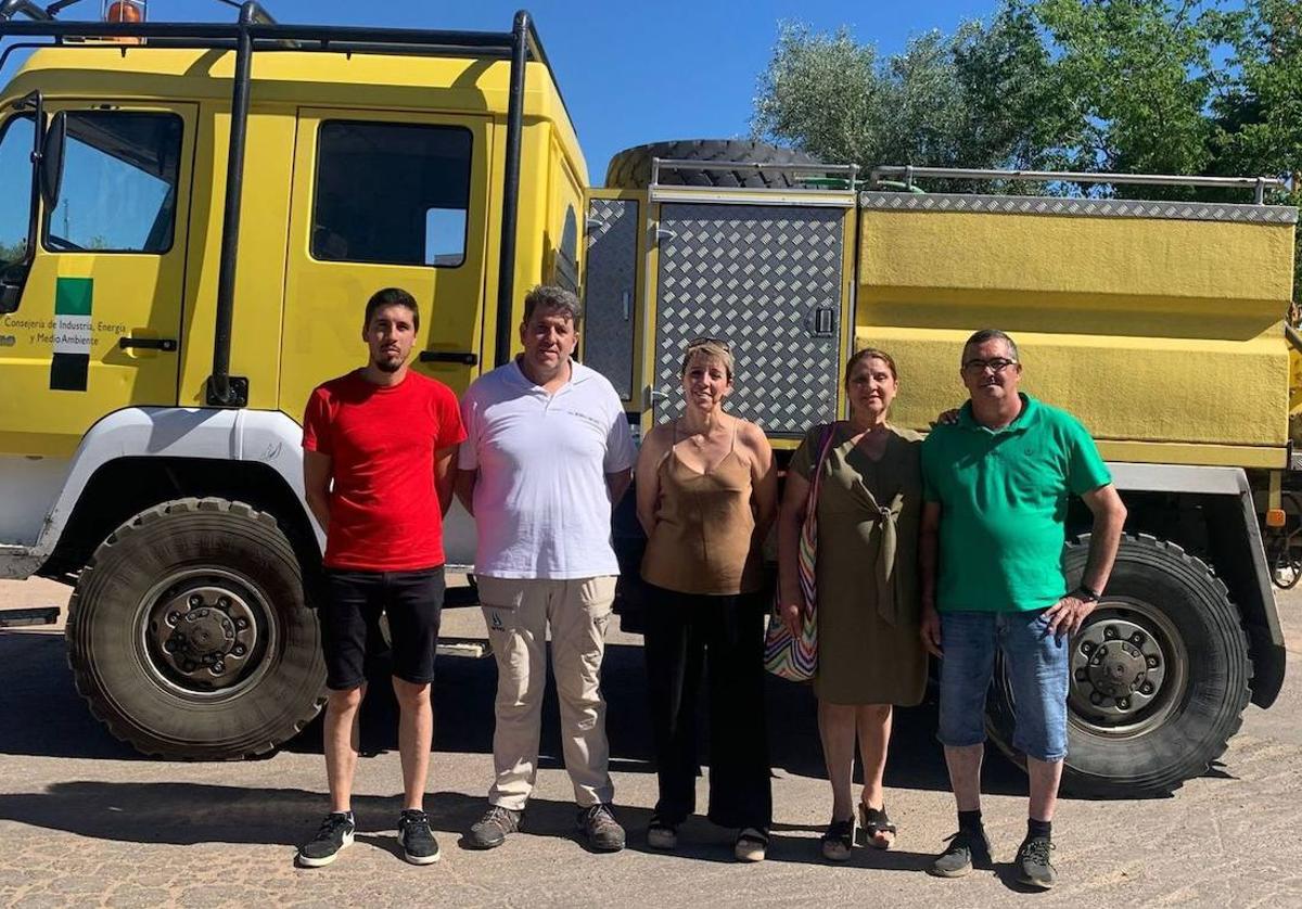 Los bomberos voluntarios de Monesterio reciben un nuevo camión para luchar contra incendios forestales