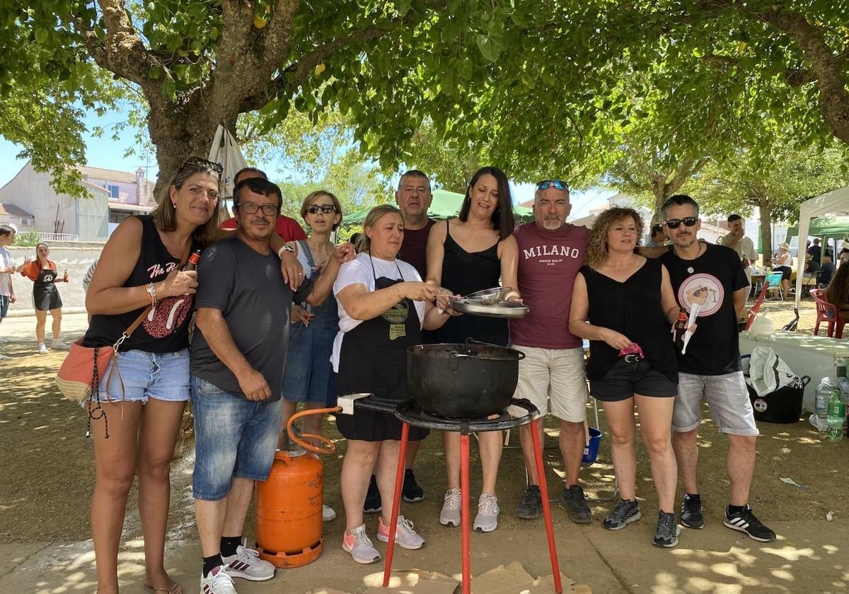 La peña Tito's Prirrys consiguió en la edición pasada de la Fiesta del Guarrito de Monesterio el premio a la peña ganadora