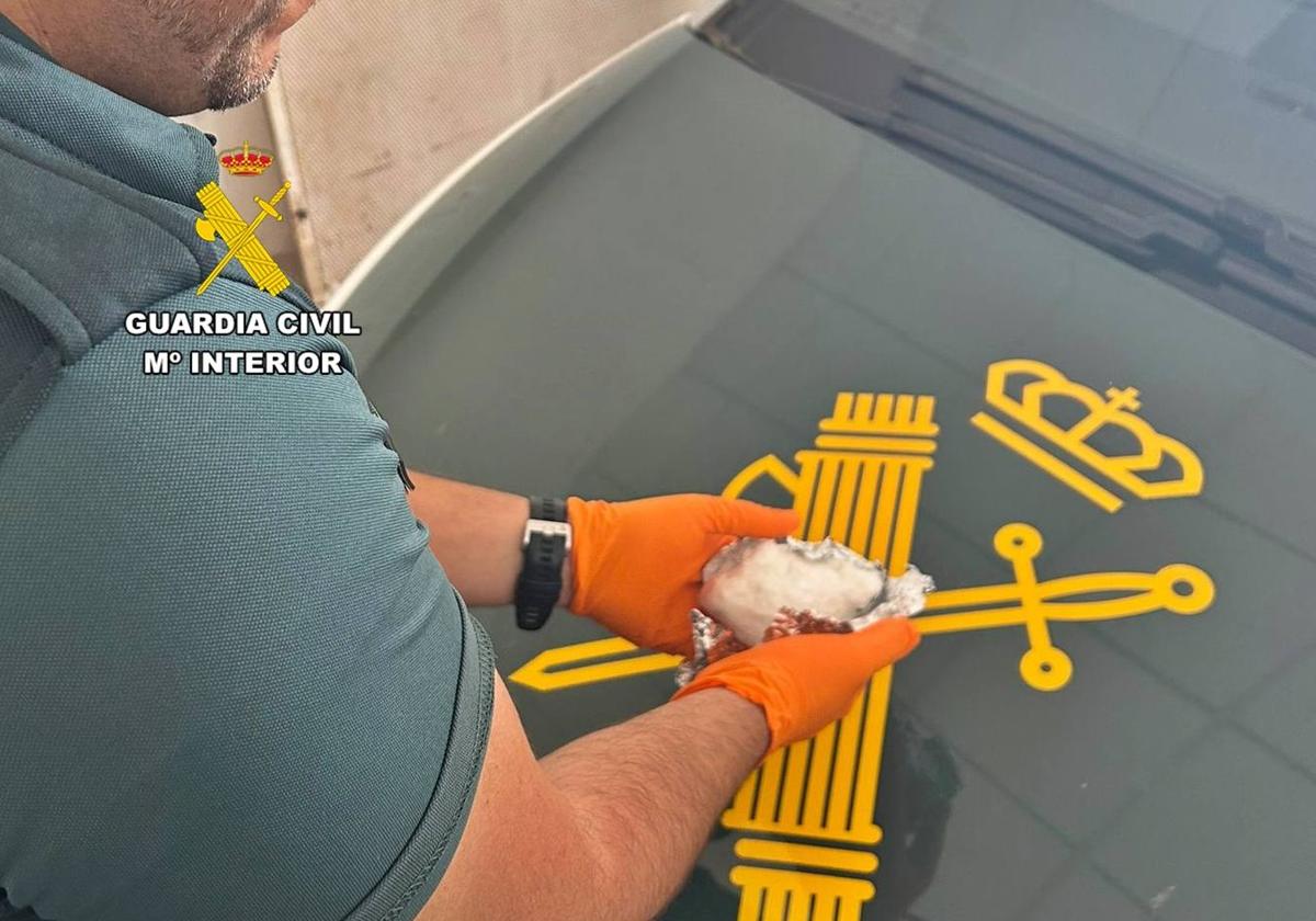 Envoltorio de cocaína interceptada por la Guardia Civil este lunes en Monesterio