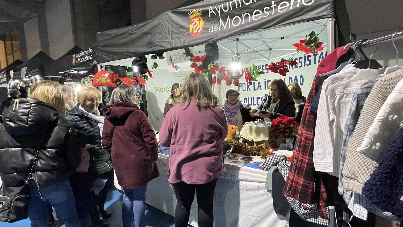 Nieve artificial, animación y mercadillo en la inauguración de la Navidad de Monesterio