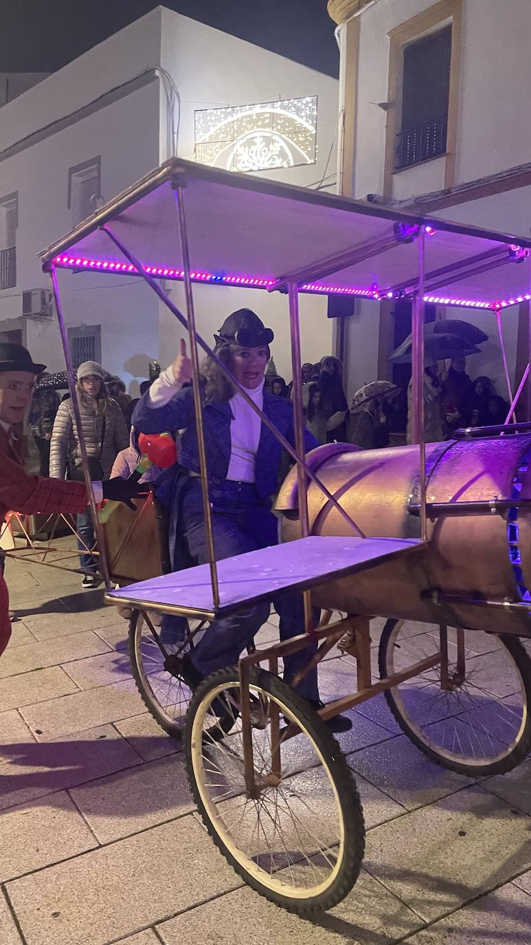 Un pasacalles navideño da la bienvenida a las fiestas en Monesterio