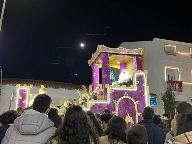 Fotos: La cabalgata de Reyes llenó de ilusión y magia las calles de Monesterio