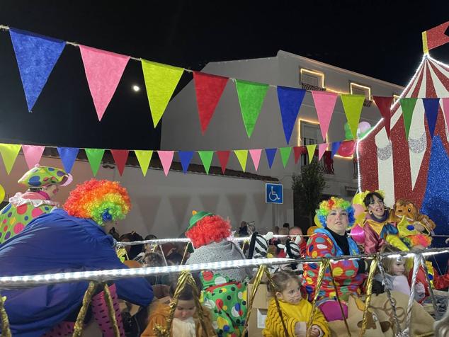 Fotos: La cabalgata de Reyes llenó de ilusión y magia las calles de Monesterio
