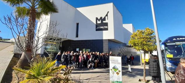 Durante la demostración de despiece del cerdo ibérico, este sábado en Monesterio 