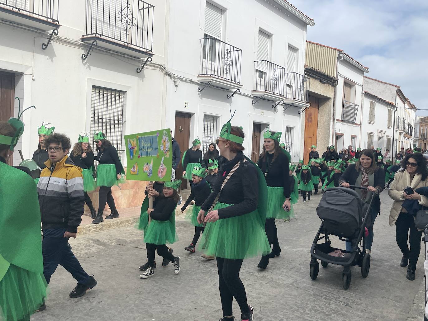 Fotos: Desfile infantil de Carnaval del CEIP El Llano de Monesterio 2023