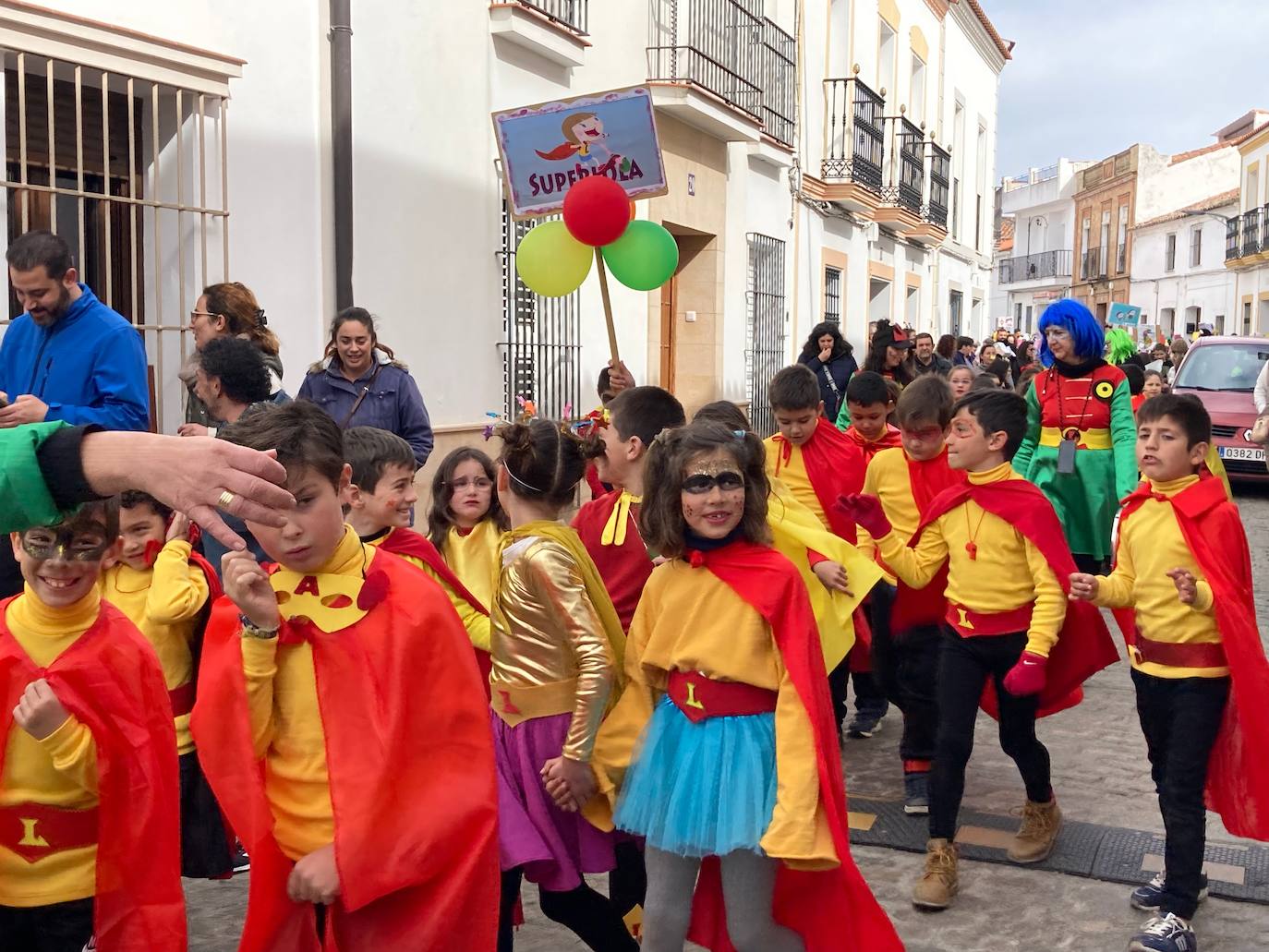 Fotos: Desfile infantil de Carnaval del CEIP El Llano de Monesterio 2023
