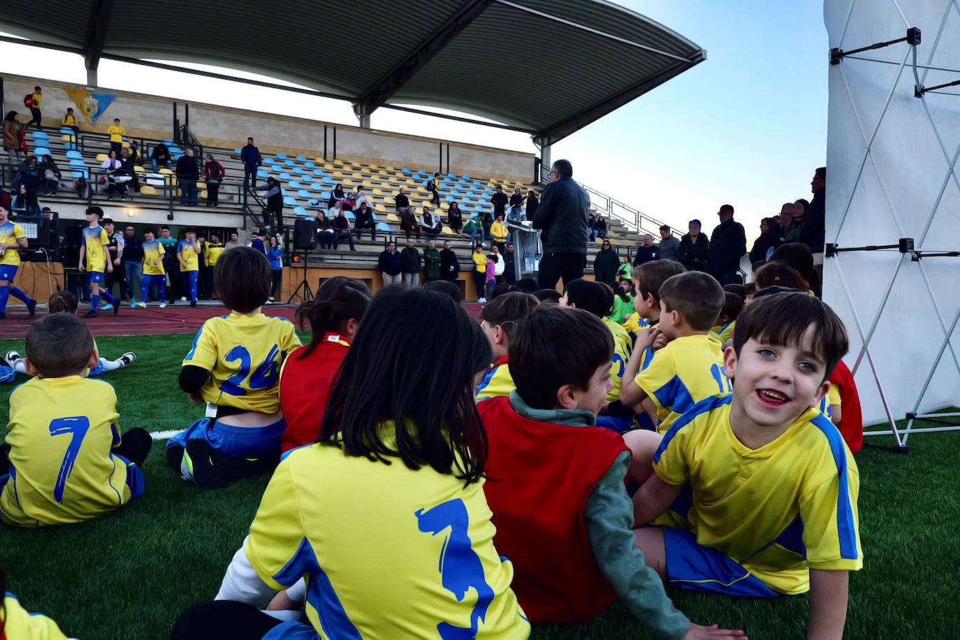 Inauguración oficial del campo de fútbol de césped artificial de Monesterio