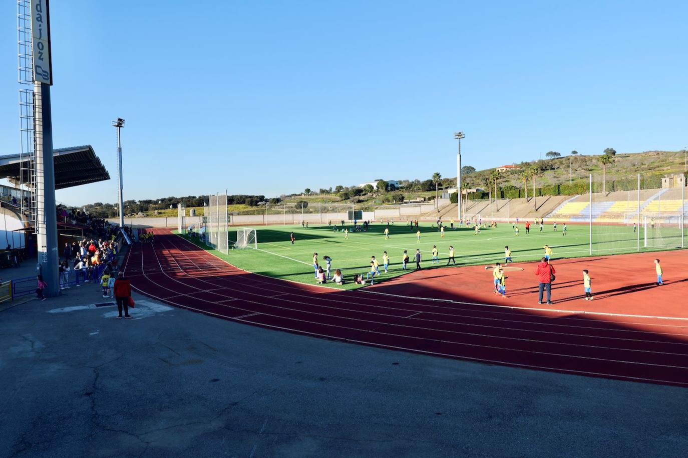 Inauguración oficial del campo de fútbol de césped artificial de Monesterio