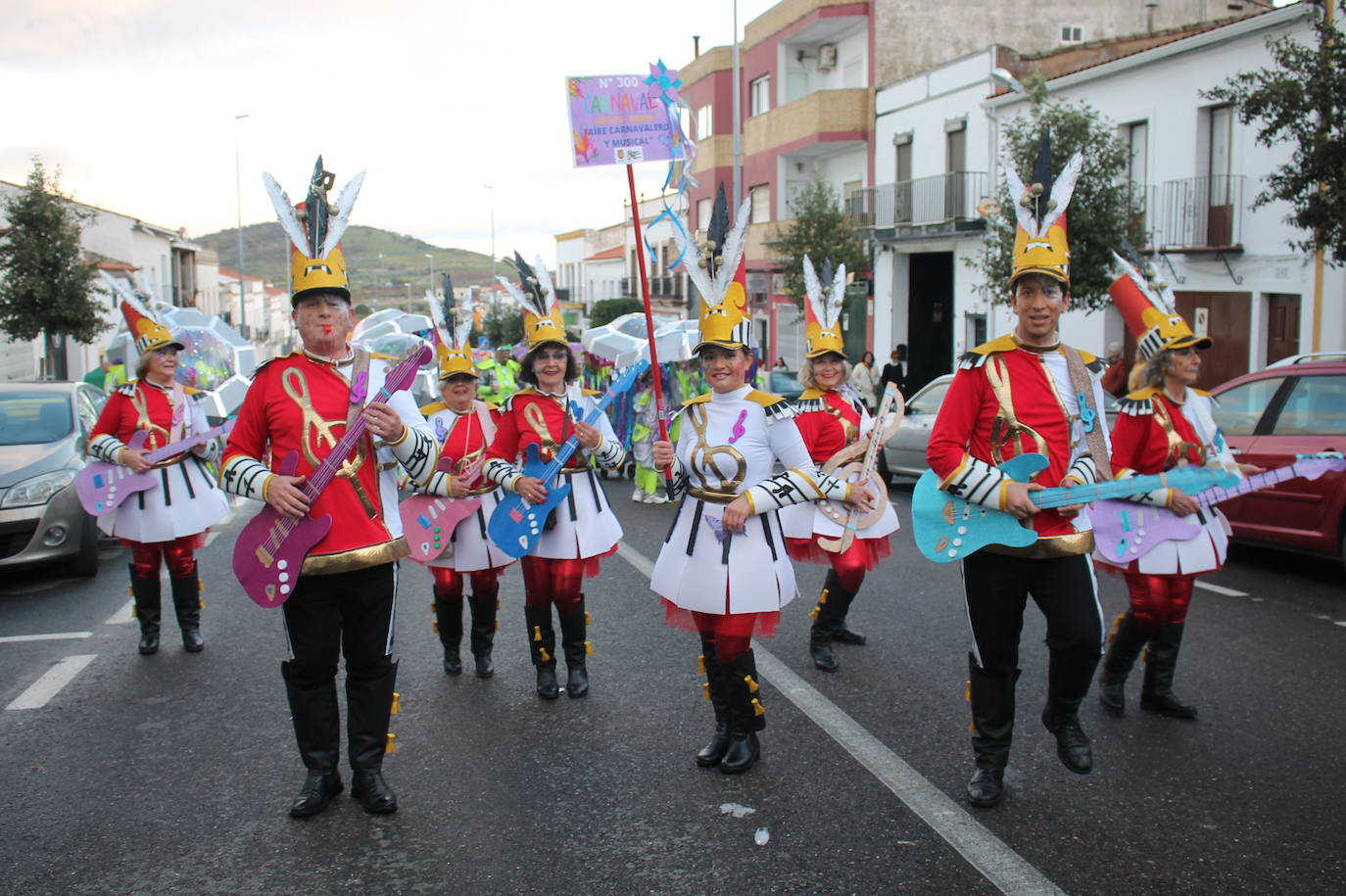 En imágenes, el pasacalles popular del Carnaval de Monesterio (Parte II)