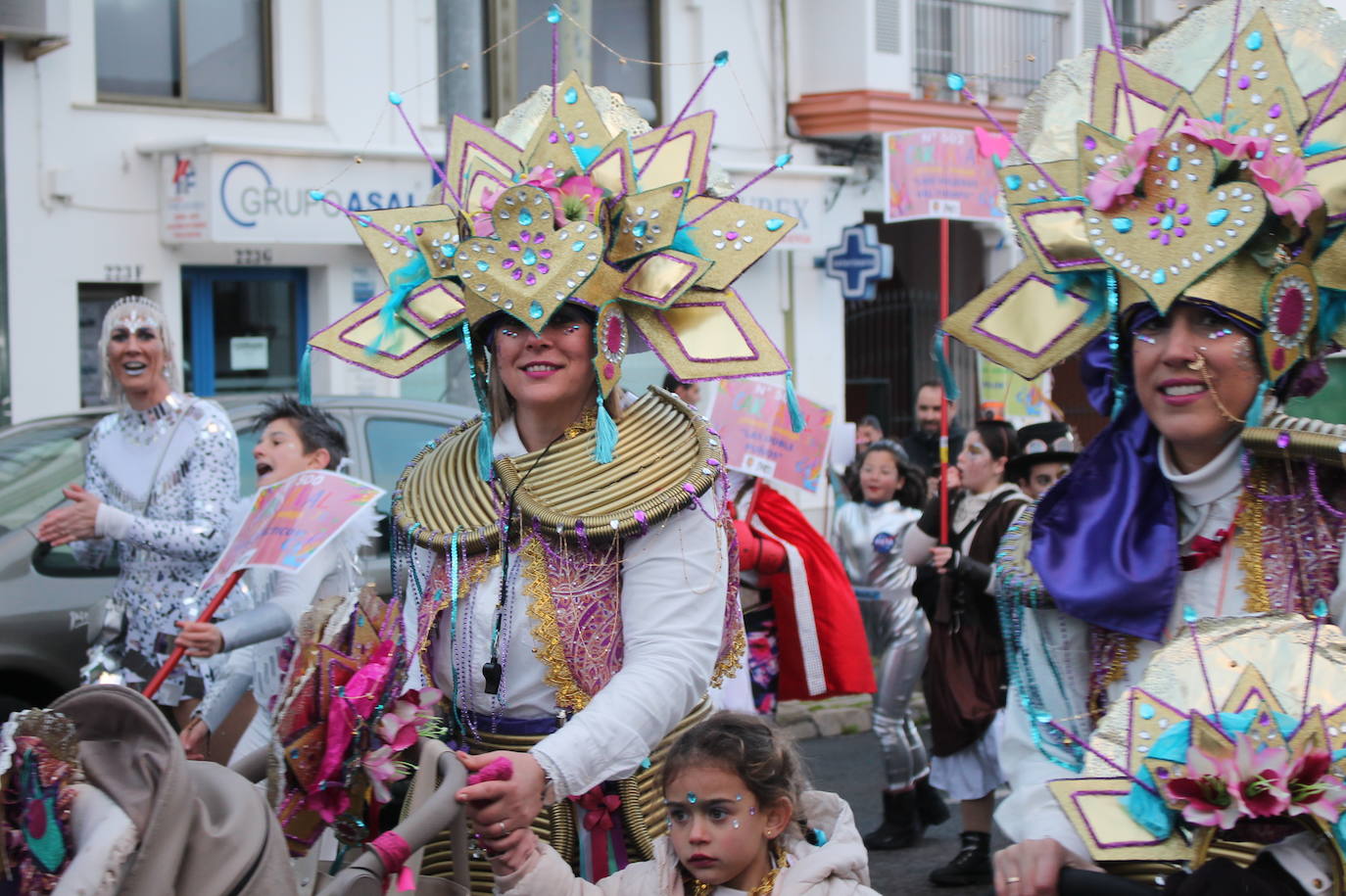 En imágenes, el pasacalles popular del Carnaval de Monesterio (Parte II)