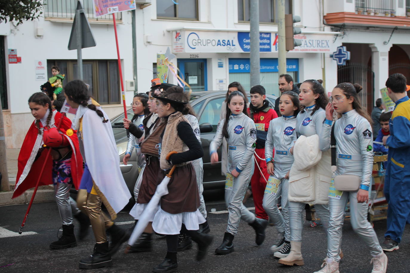 En imágenes, el pasacalles popular del Carnaval de Monesterio (Parte II)