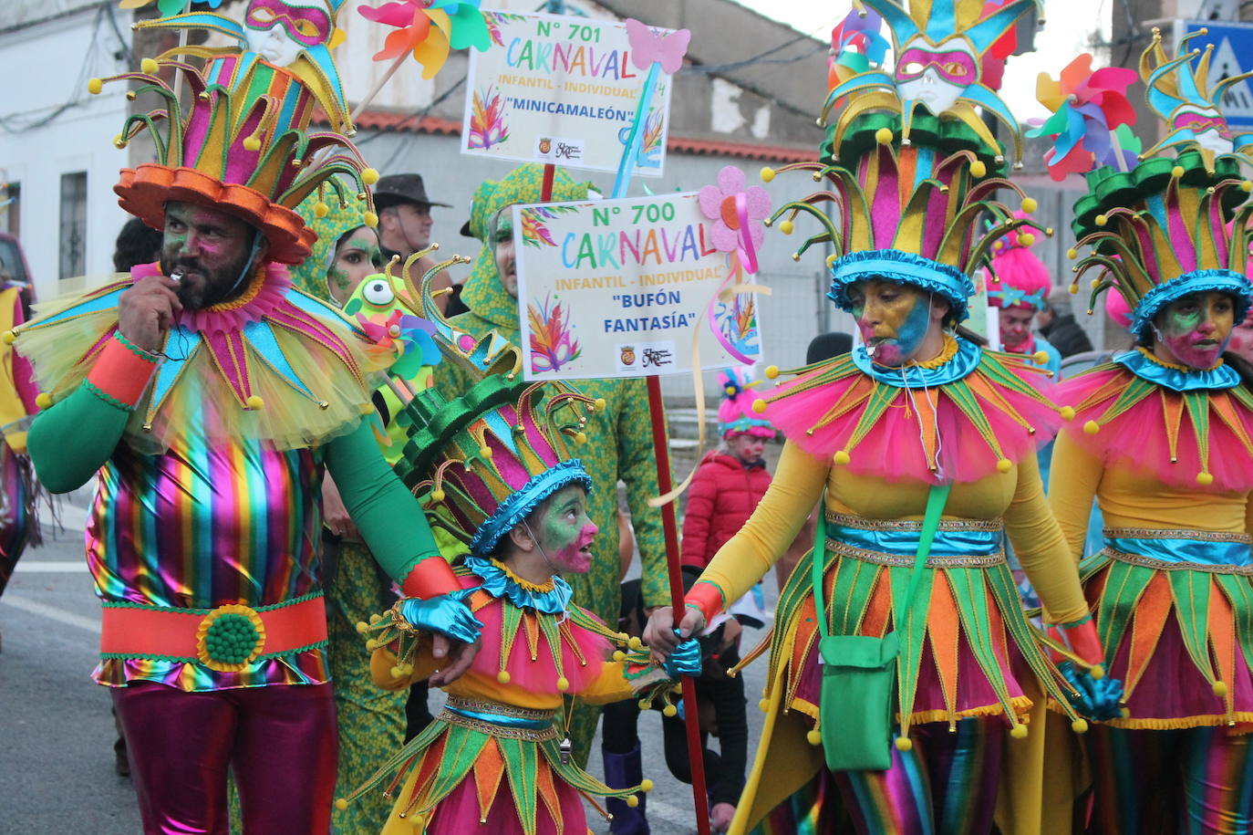 En imágenes, el pasacalles popular del Carnaval de Monesterio (Parte III)