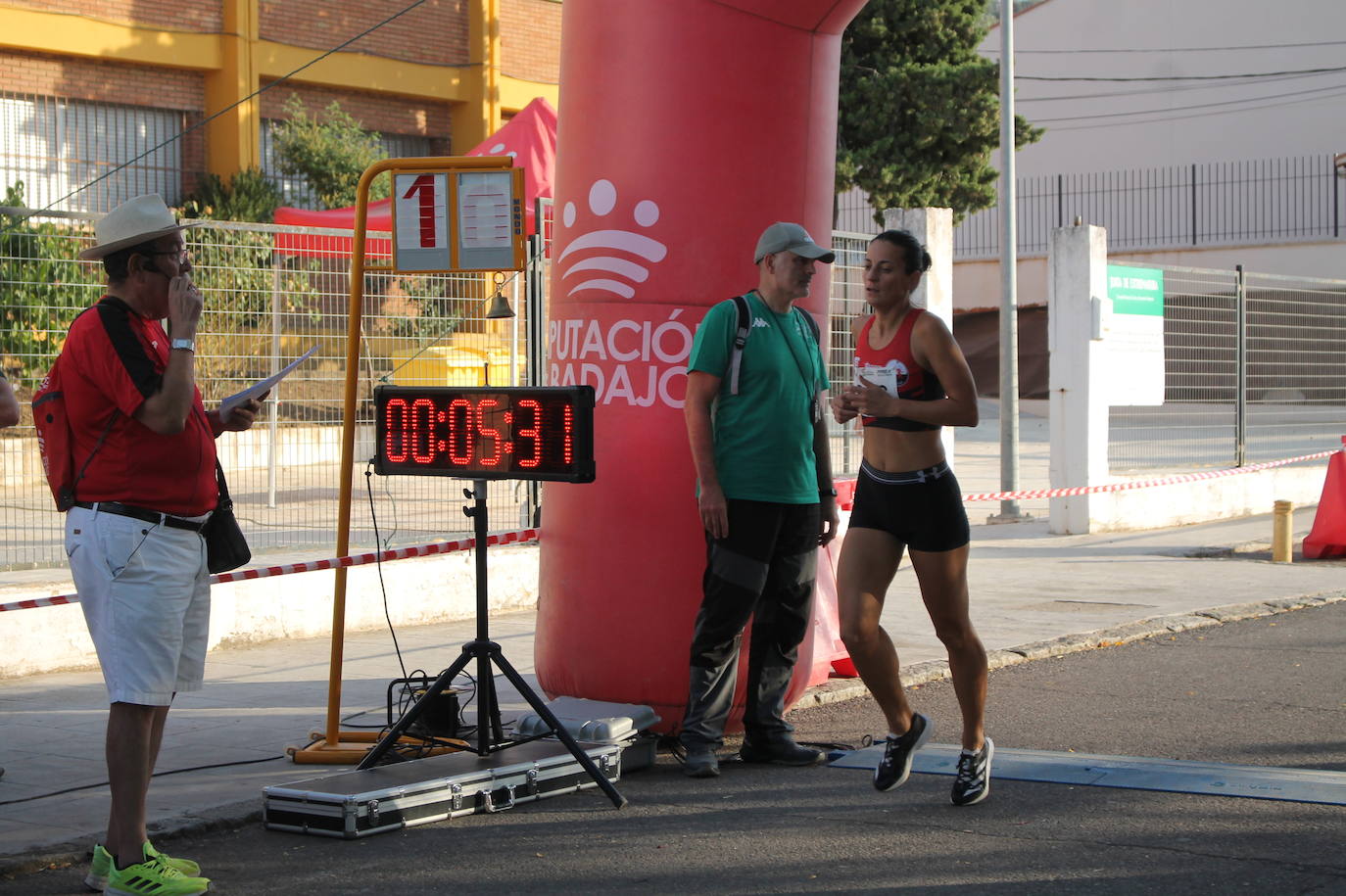 Fotos| Unos 200 atletas participan en la II Milla Urbana de Monesterio