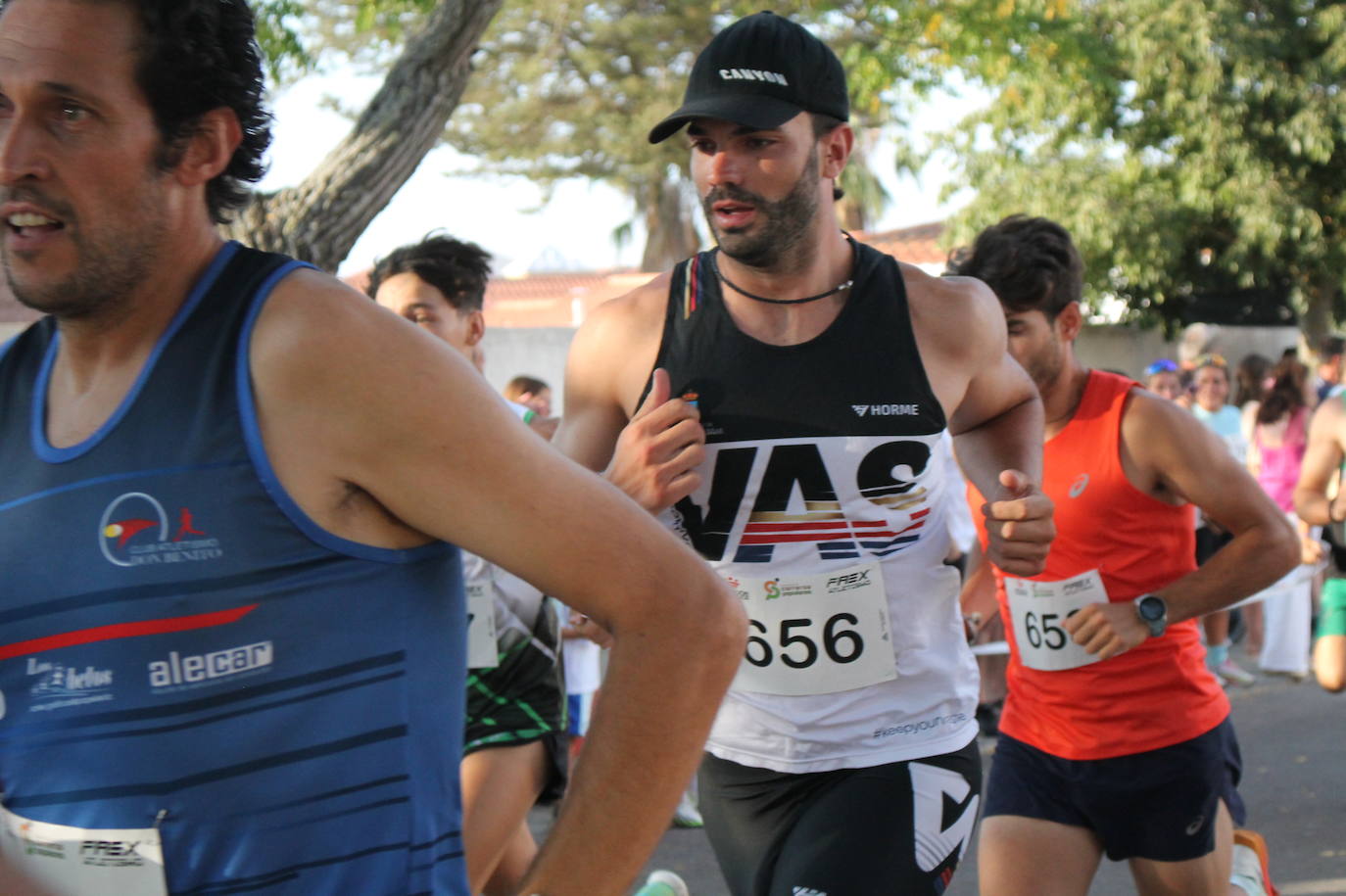 Fotos| Unos 200 atletas participan en la II Milla Urbana de Monesterio