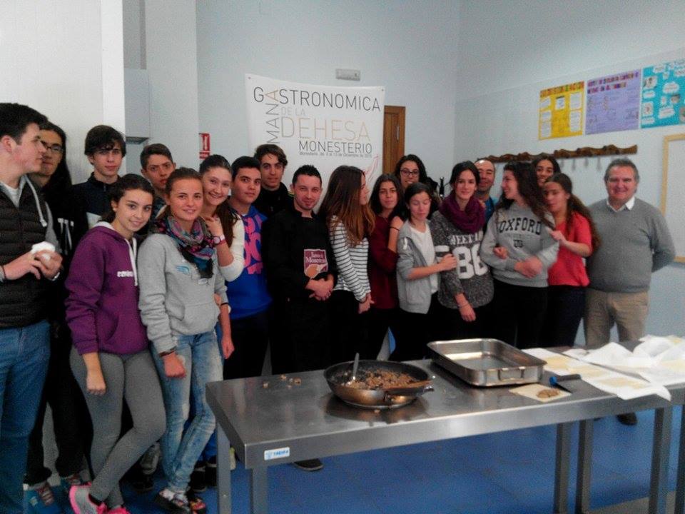 Exitoso el taller de cocina celebrado con los alumnos del IES Maestro Juan Calero de Monesterio