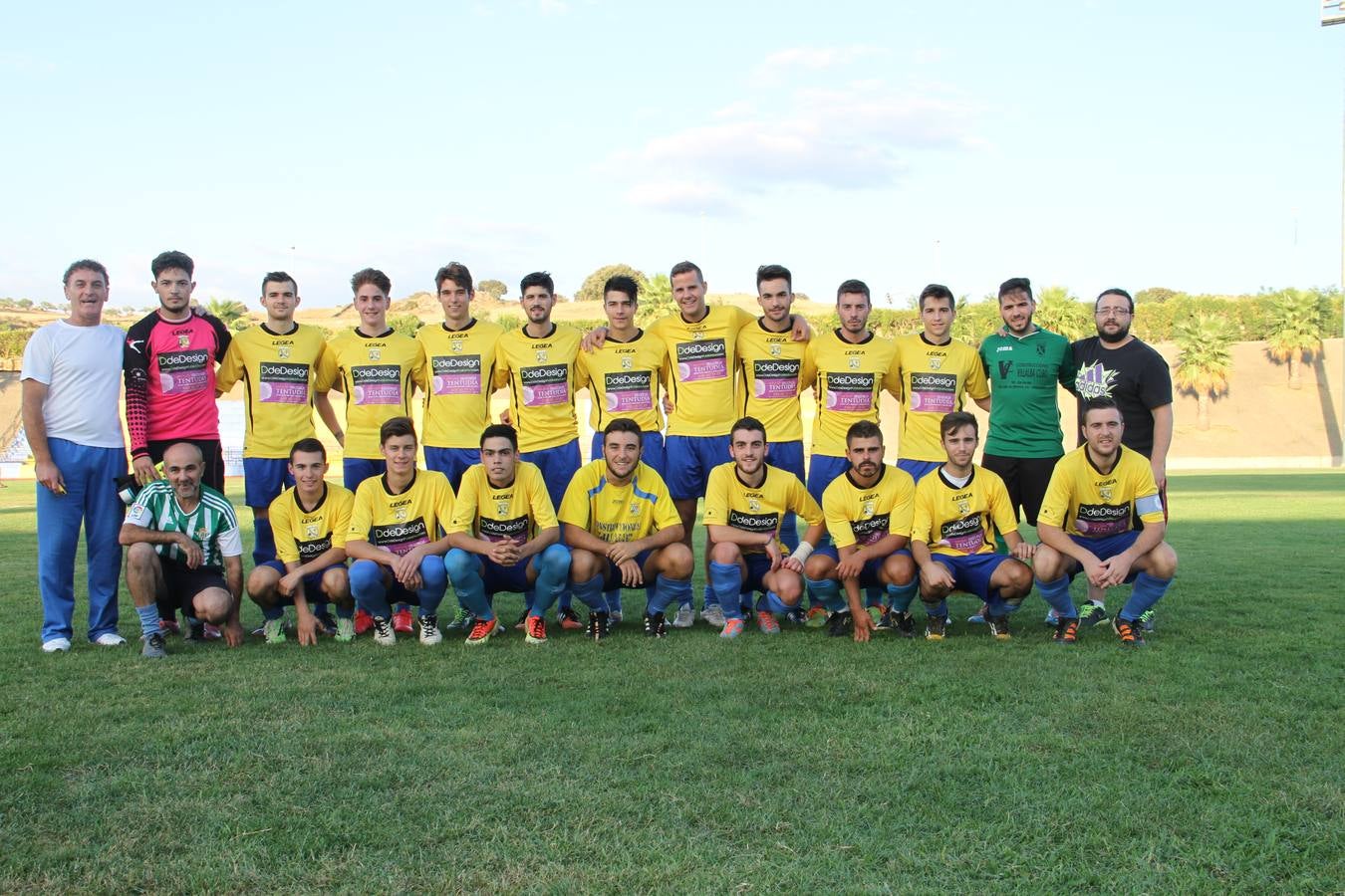 Algunos miembros de la plantilla juvenil del C.P Monesterio 