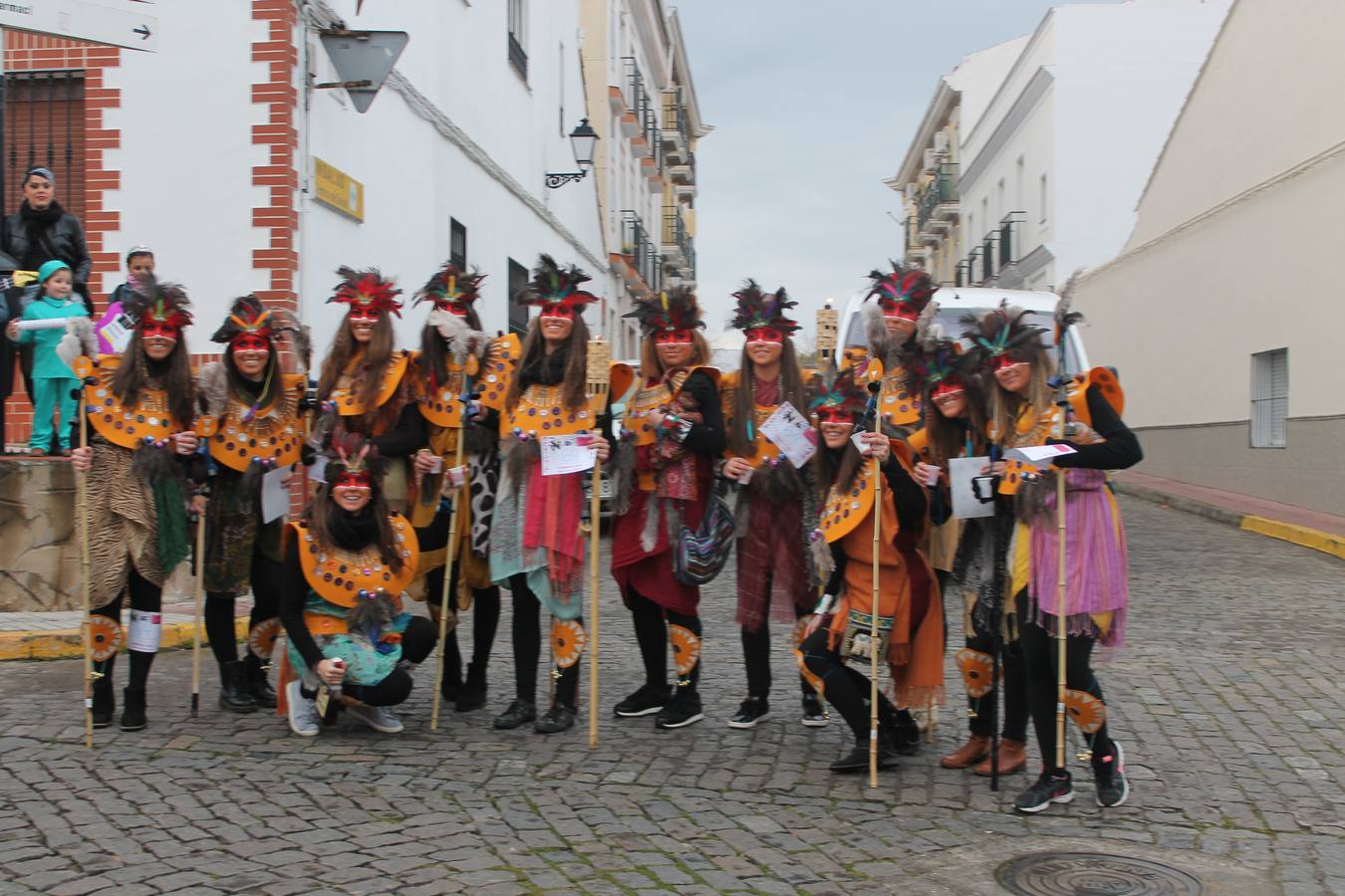 Las chicas de la Tribu Turkana durante el Pasacalles 