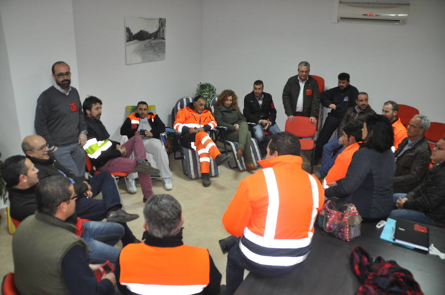 Los trabajadores se han encerrado este jueves en las instalaciones de la Mancomunidad de Tentudía 