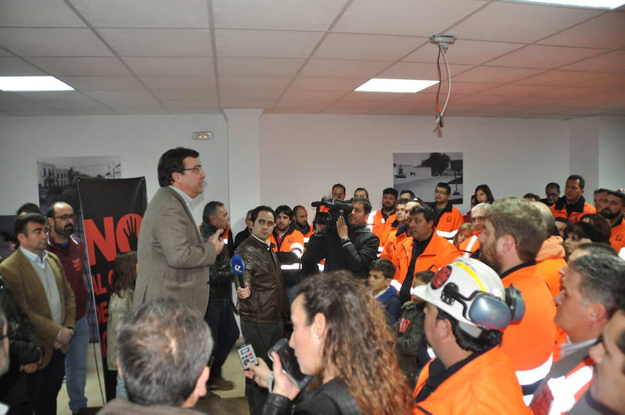 
Visita del presidente extremeño a los mineros de Aguablanca