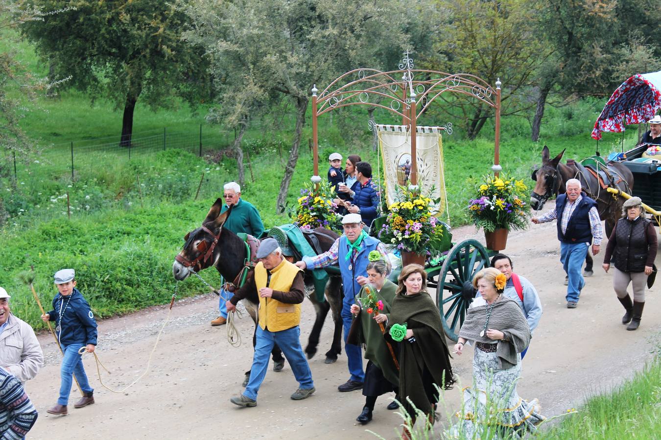 Como cada año, el estandarte de San Isidro ha encabezado el desfile  