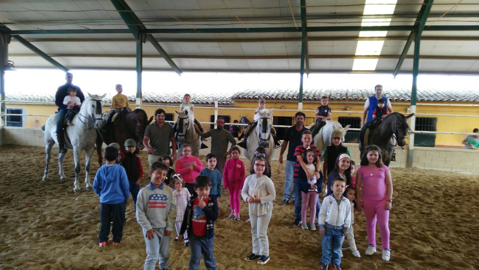 Los más pequeños también disfrutaron de su afición por los caballos 