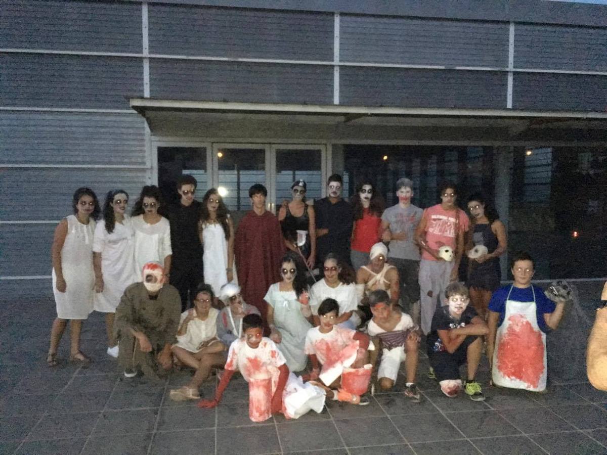Voluntariado de Cruz Roja Juventud disfrazados para la ocasión 