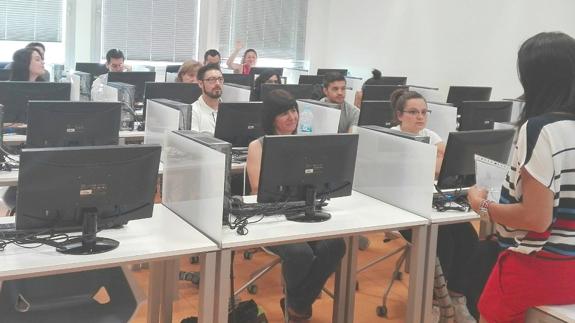 Durante una de las charlas sobre seguridad 