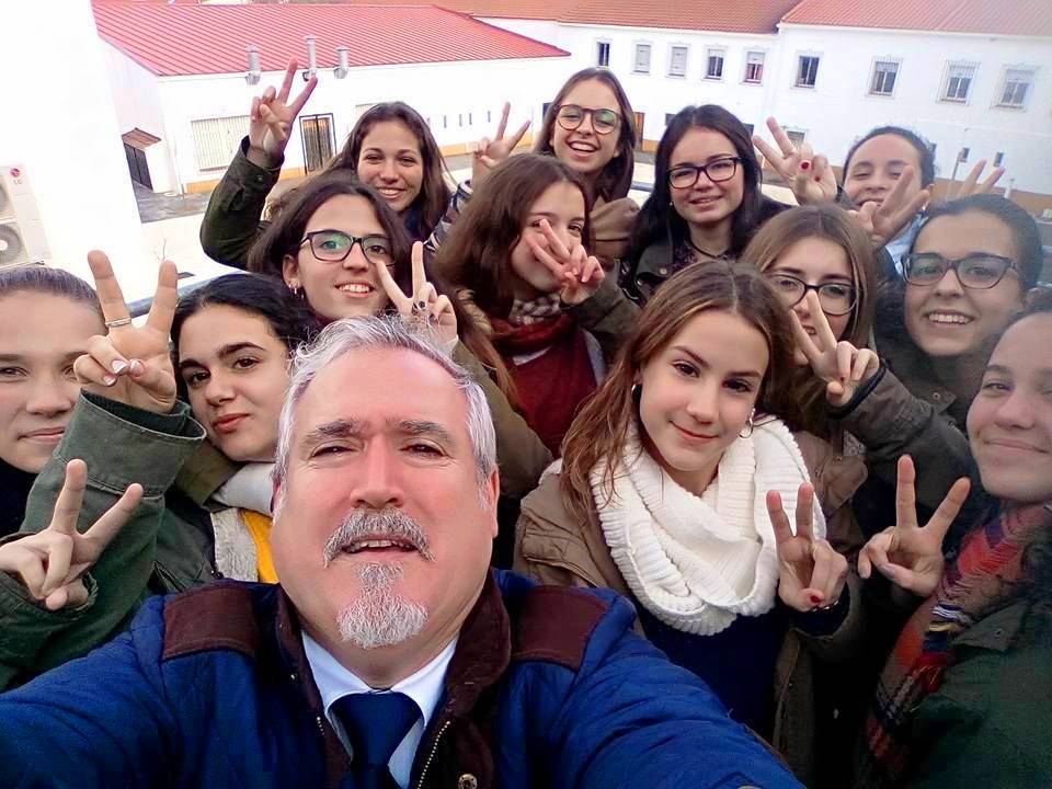 Selfie de las jóvenes con Jaime Ruiz 