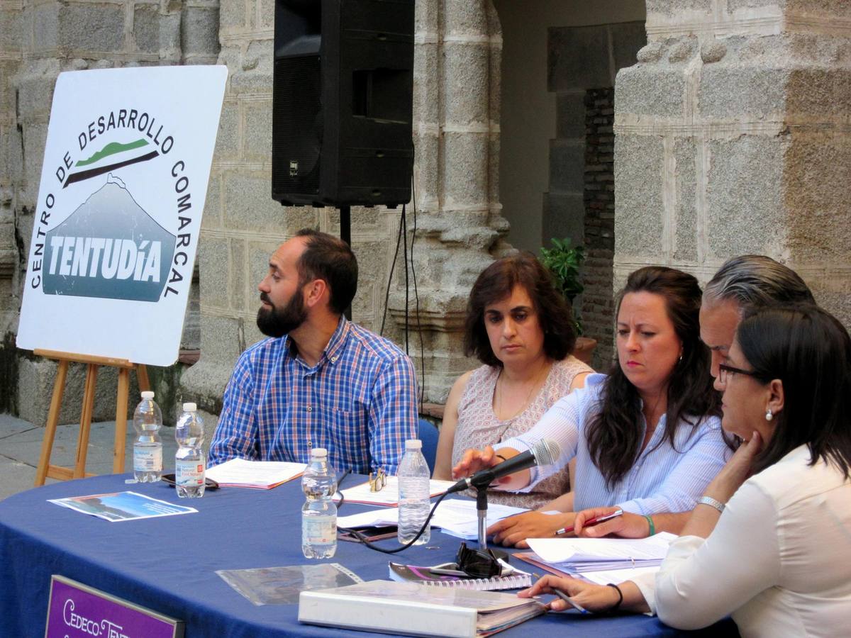 Durante una Asamblea de CEDECO-Tentudía 