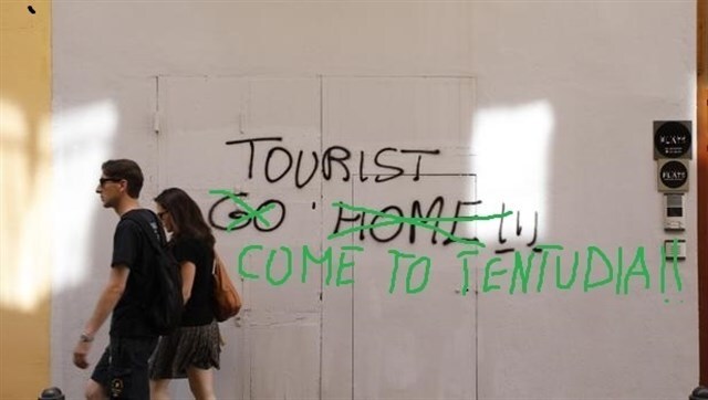 La nueva campaña 'Tourist come to Tentudía' promete un trato amable a visitantes