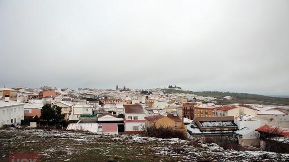 Vista general de Monesterio nevado 