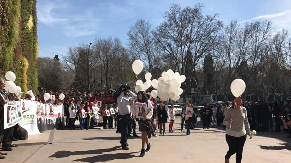 Emilia Chavero portó el año pasado en este día un globo blanco en recuerdo de su hermana 