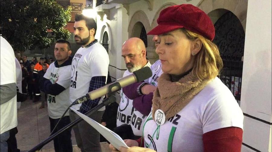 Los vecinos de Navalmoral y de buena parte de los municipios del Campo Arañuelo se echaron el jueves a la calle para pedir la continuidad de su principal motor económico, la central nuclear de Almaraz, en una concentración promovida por la Plataforma Ciudadana Vida que reunió entre 4.000 y 4.500 personas, según estimaciones de la Policía Local.