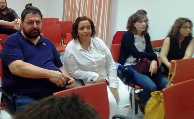 Miembros de Unión del Pueblo Moralo en el salón de plenos 