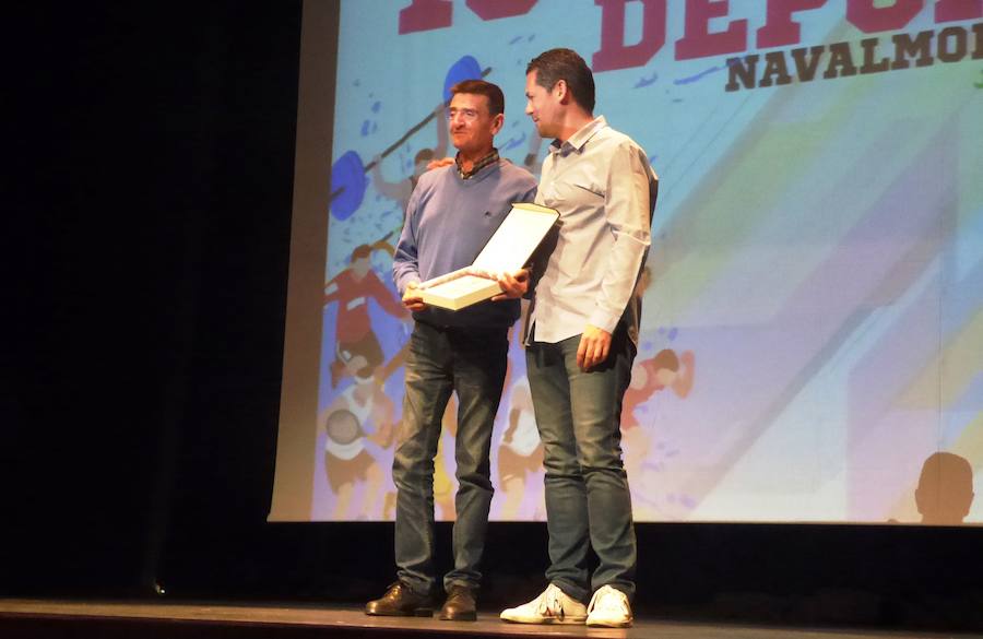 Cerca de 30 premios y menciones especiales se entregaron en la noche del jueves en la casa de cultura en una nueva edición, y van 19, de la Gala del Deporte. La gran noche anual del deporte moralo, que coronó como mejores representantes individuales del 2018 al futbolista Carlos Isaac Muñoz y a la corredora de rallyes Ainoa de la Osa.