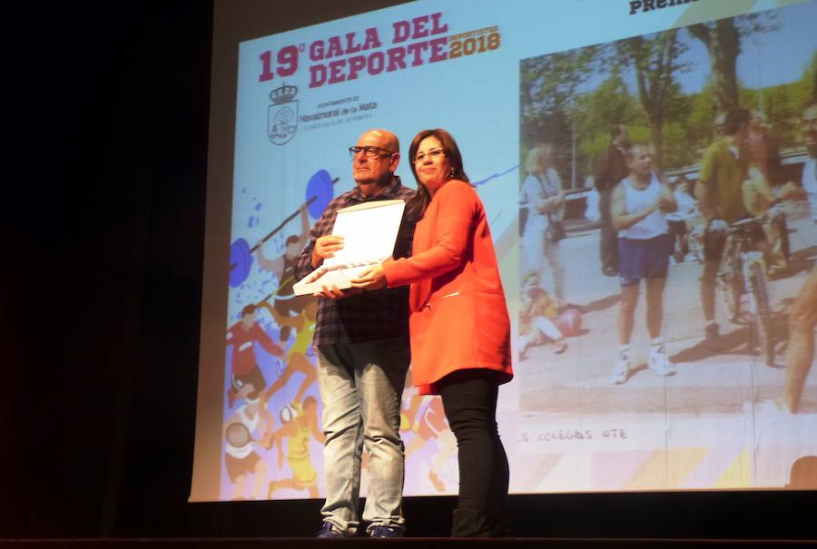 Cerca de 30 premios y menciones especiales se entregaron en la noche del jueves en la casa de cultura en una nueva edición, y van 19, de la Gala del Deporte. La gran noche anual del deporte moralo, que coronó como mejores representantes individuales del 2018 al futbolista Carlos Isaac Muñoz y a la corredora de rallyes Ainoa de la Osa.