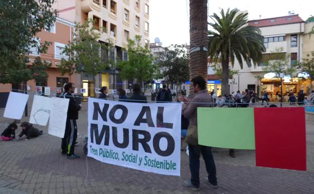 No al Muro pide reunirse con Adif para hablar del paso del tren