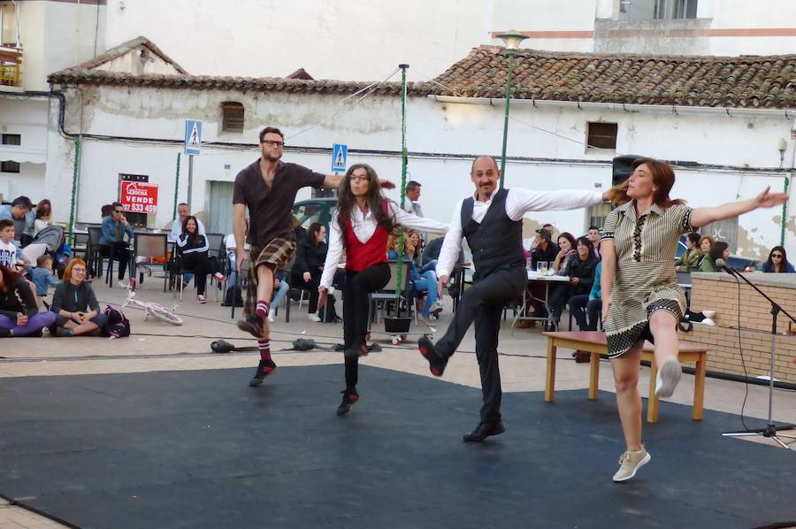 Los saludos entusiastas al público, las sonrisas y los abrazos de los usuarios del Taller Ocupacional que recibieron el Premio Nosolocirco 2019 pusieron la nota emotiva en la clausura del VIII Festival de Circo Contemporáneo de Extremadura, que se celebró durante el fin de semana en Navalmoral, Talayuela y Jarandilla de la Vera. Este es un resumen fotográfico de 13 espectáculos protagonizados por una decena de compañías de toda España.