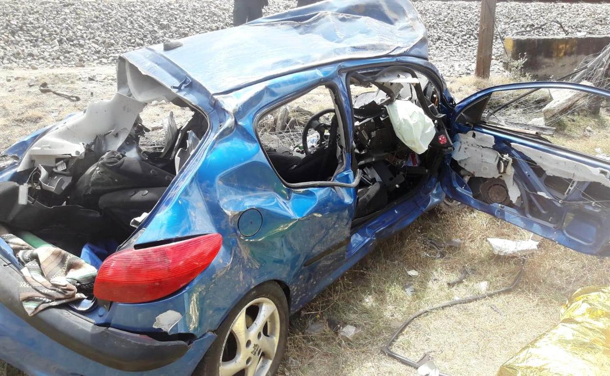 Fallece una joven de 26 años arrollada por un tren en un paso a nivel en Toril