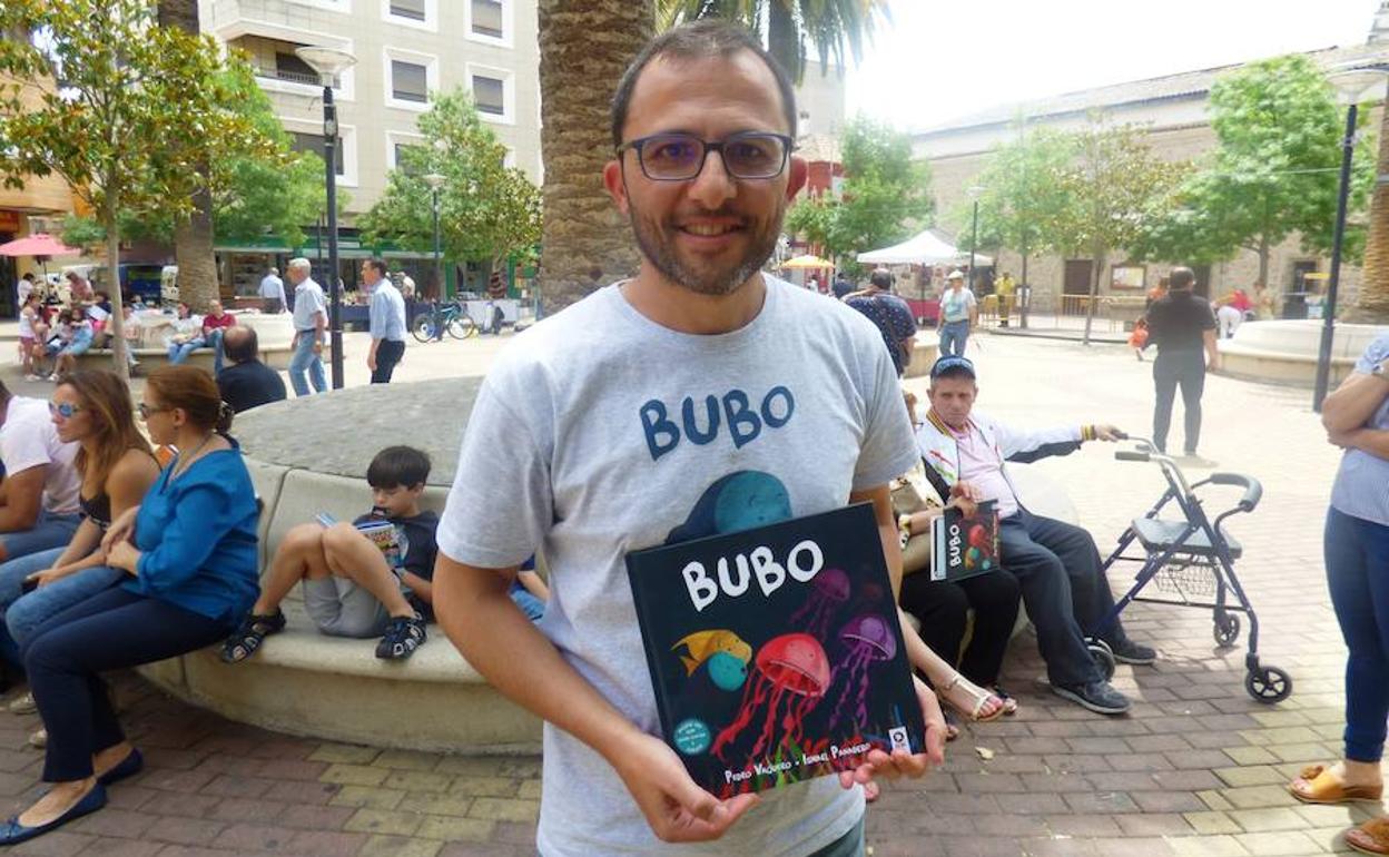 Pedro Vaquero escribe cinco libros infantiles para cinco causas solidarias