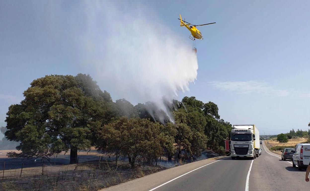 Nuevo incendio de pastos, ahora junto a los pozos de la Retuerta