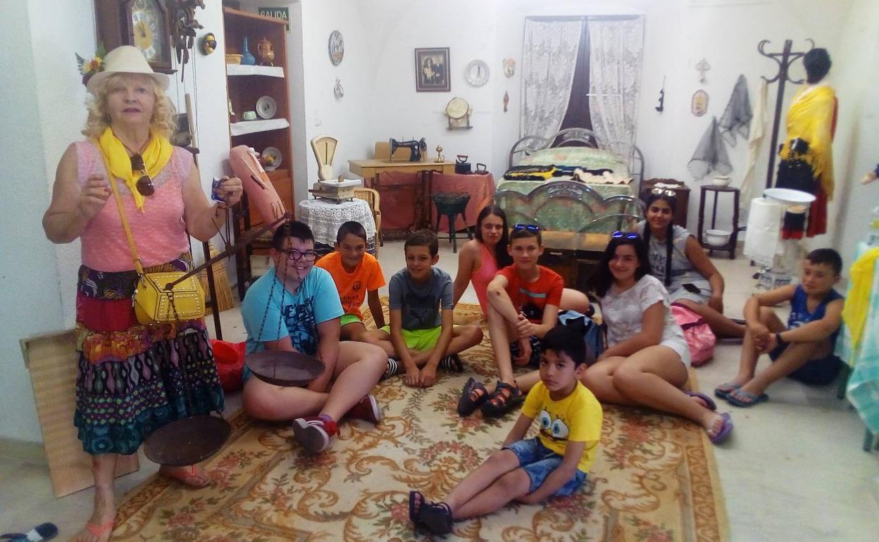 El mini museo etnográfico La Casa de la Abuela cumple un año