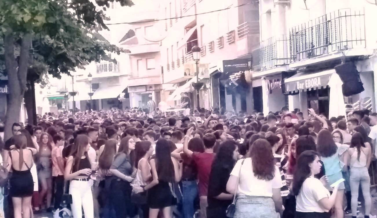 Mucho calor y mucho público en la calle, en las plazas, en bares y en terrazas y en la mayoría de las actividades realizadas. Así se podrían resumir, a grandes rasgos, las fiestas de San Miguel, aunque lógicamente cada uno hará su propio balance en función de lo que haya disfrutado. Porque también hay quien se queja del exceso de ruidos, de la acumulación de basuras y de la falta de civismo. Repasamos las fiestas en casi 30 fotografías, aunque podrían ser muchas más.